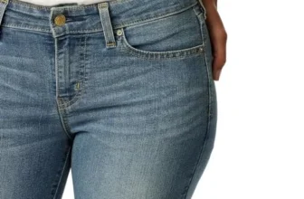 Levi’s Signature Gold Capris Review: Summer Staple?