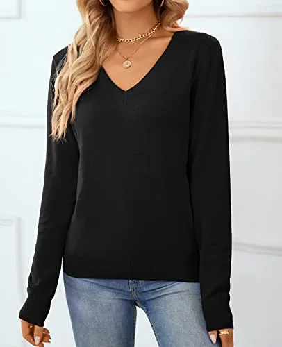 Model wearing the grey QUALFORT sweater in a casual setting.